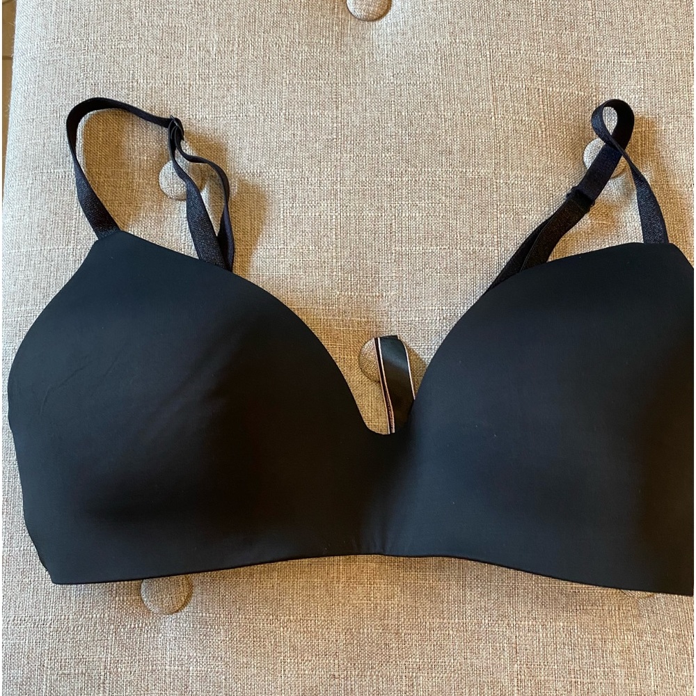 Victoria’s Secret Black Tshirt Wireless Lightly Lined Bra 34D